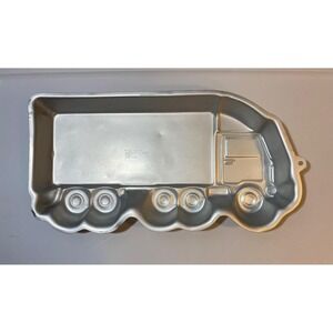 Vintage 1986 Wilton Semi Truck Cake Pan 2105-0018 Aluminum 18 Wheeler Mold